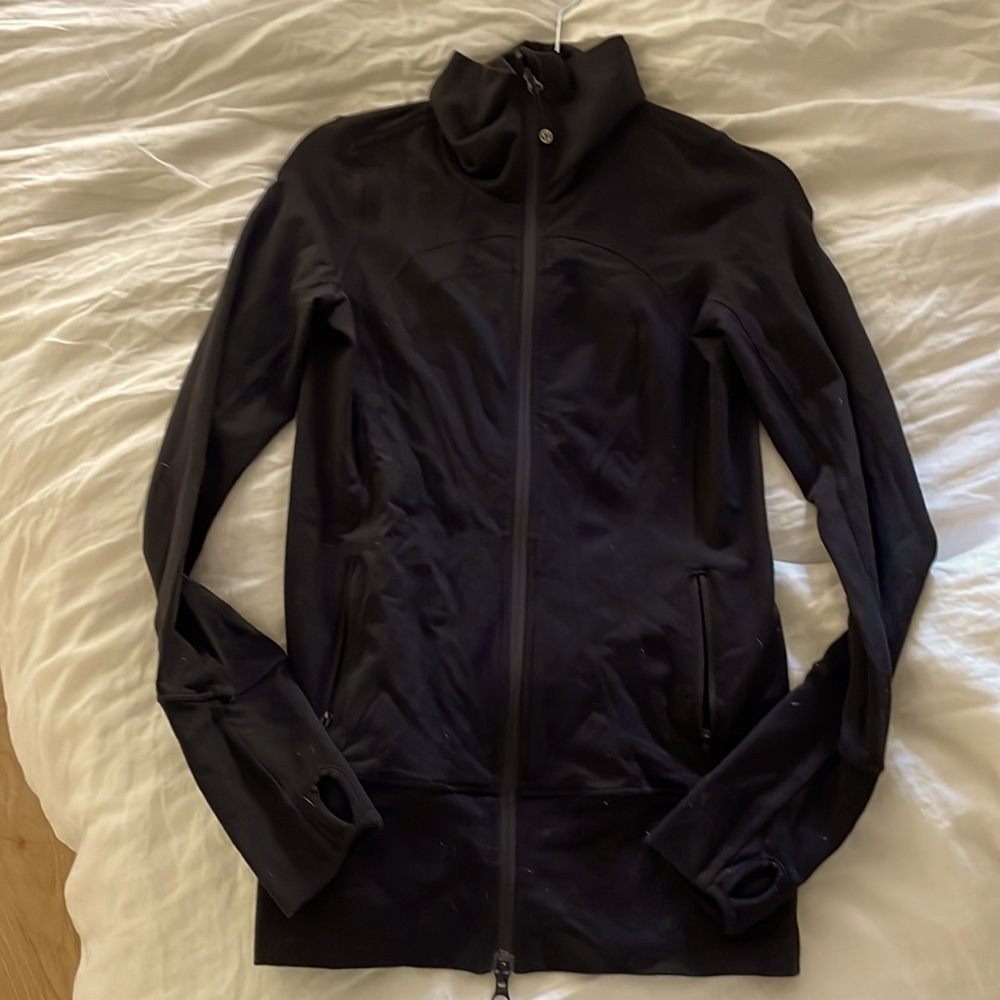 BLACK 🖤 Lululemon Jacket with high neck, thumb holes and extra long length